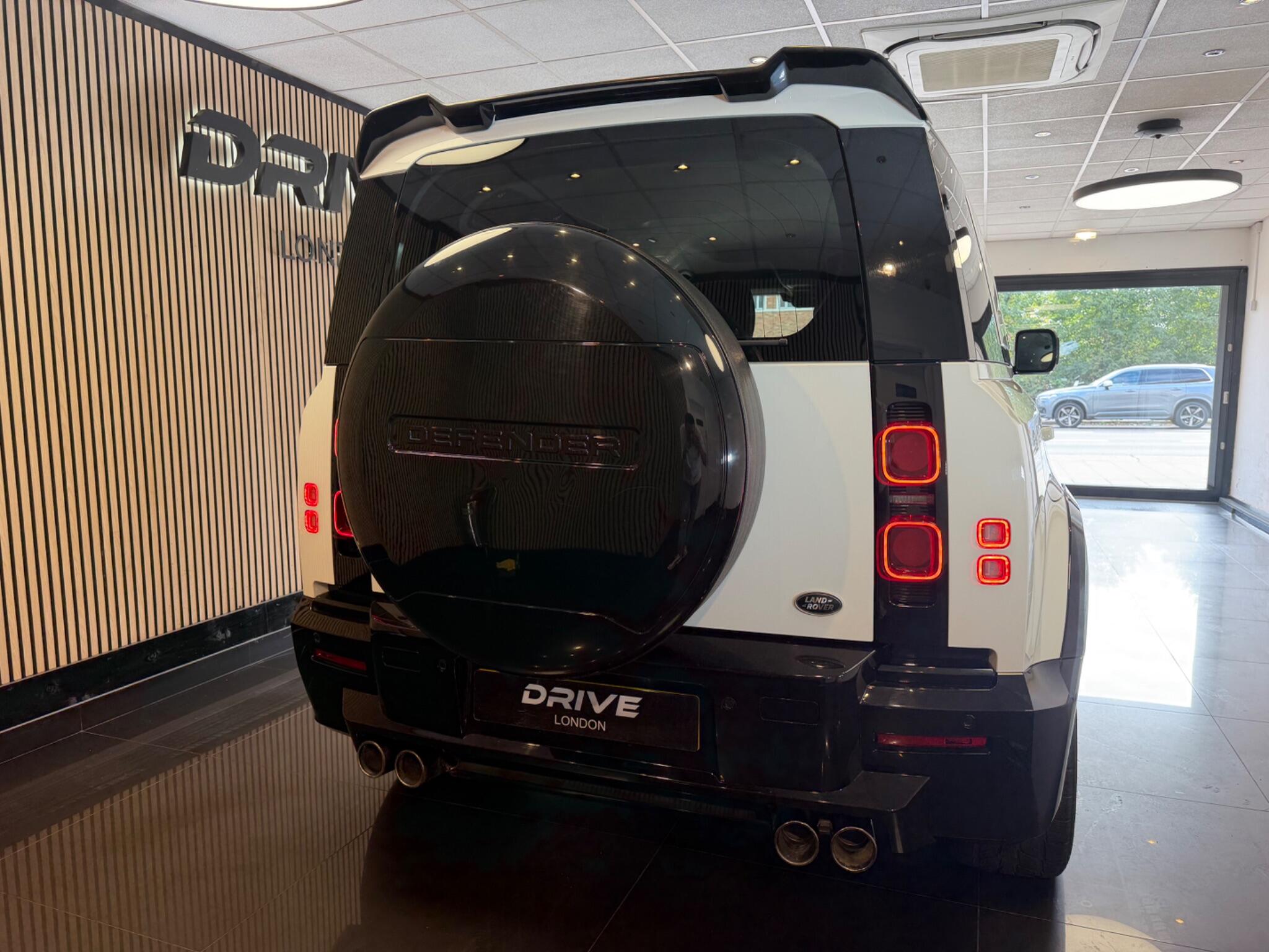 Land Rover Defender 110